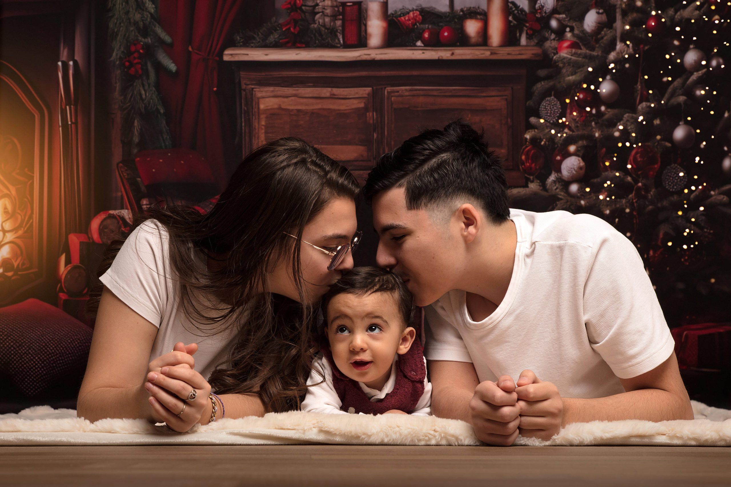 mini-séance-photo-noel-complice-annecy-hautesavoie-sandrine-prost-photographe Des instants de partage et de complicité lors des mini-séances de Noël au studio de Sandrine Prost Photographe à Annecy